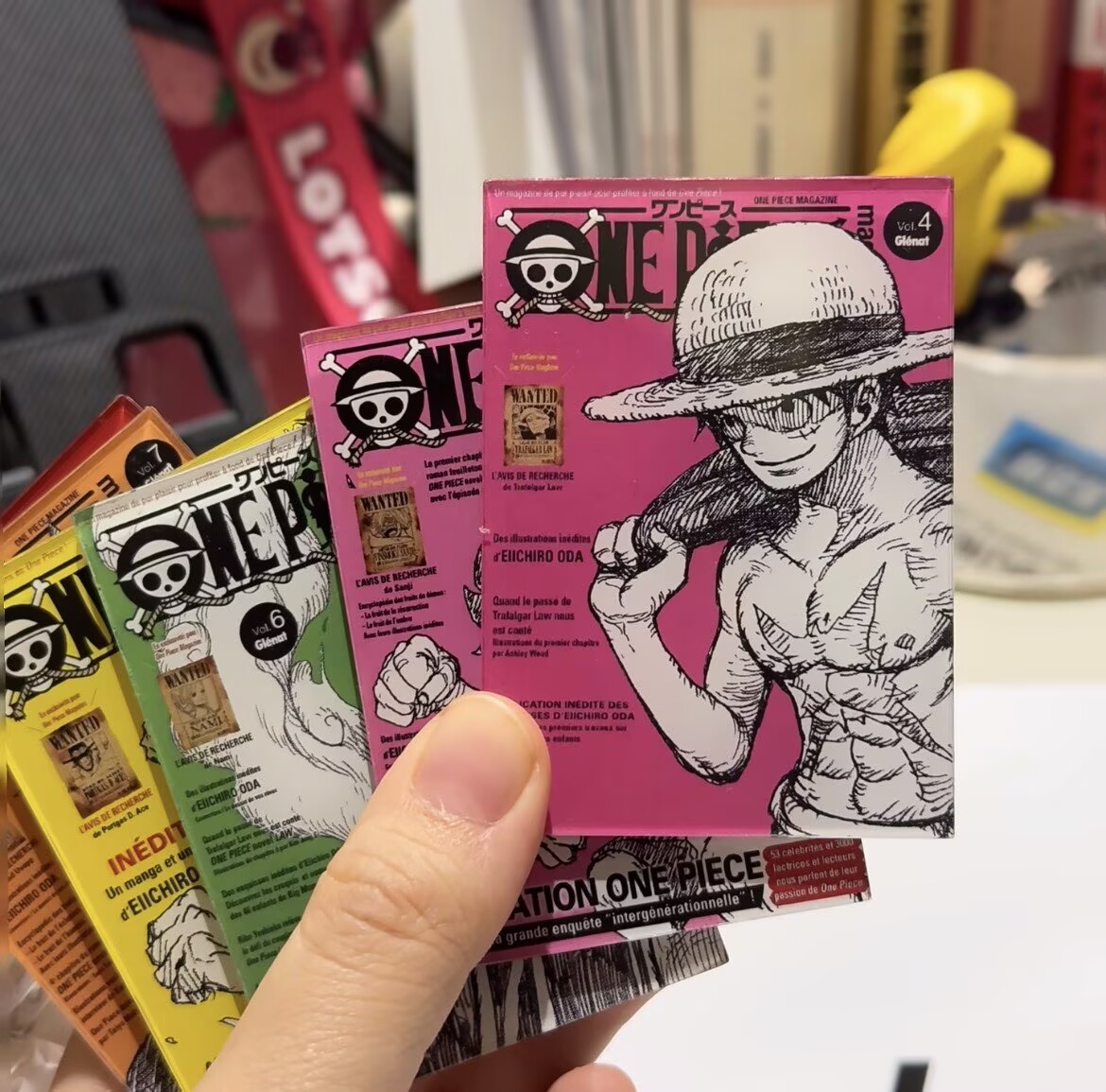 แม่เหล็กติดตู้เย็นลายปกนิตยสาร - Official Merchandise Anime บทวิจารณ์และราคา